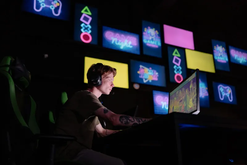 The Grind That Doesn't Pay: Mental Health at Competitive Gaming's Forgotten Middle